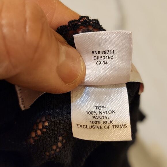 VICTORIAS SECRET black sheer lace chemise top SZ M women's - Picture 7 of 7